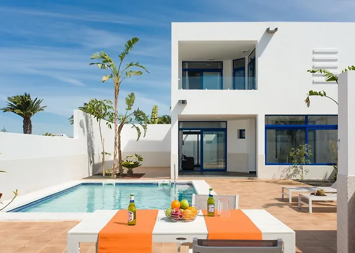 De La Marina Villa *